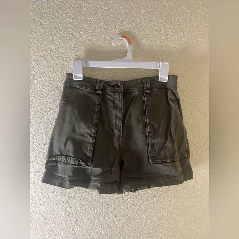 h&m army green shorts